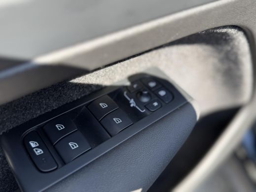 Volvo  XC40 Recharge Core 70 kWh SOH 94% VAN: 32.900,- VOOR: 30.877,- UW WKVOORDEEL: 2.023,- ActivLease financial lease