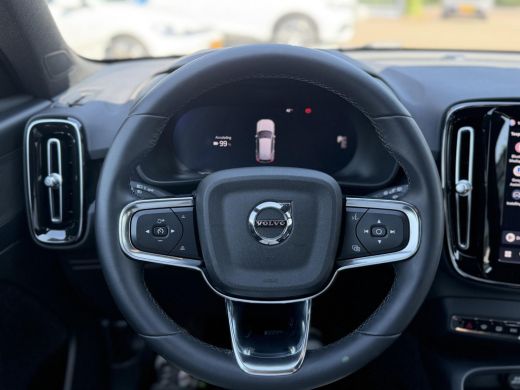 Volvo  XC40 Recharge Core 70 kWh SOH 94% VAN: 32.900,- VOOR: 30.877,- UW WKVOORDEEL: 2.023,- ActivLease financial lease
