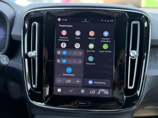 Volvo  XC40 Recharge Core 70 kWh SOH 94% VAN: 32.900,- VOOR: 30.877,- UW WKVOORDEEL: 2.023,- ActivLease financial lease