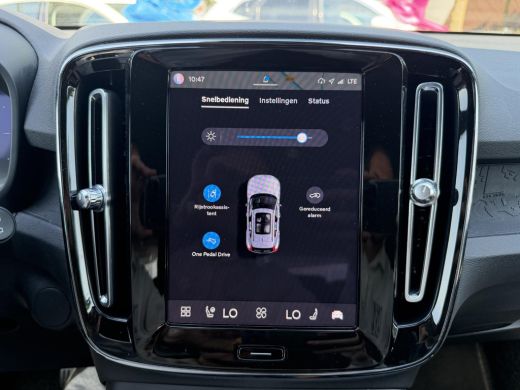 Volvo  XC40 Recharge Core 70 kWh SOH 94% VAN: 32.900,- VOOR: 30.877,- UW WKVOORDEEL: 2.023,- ActivLease financial lease