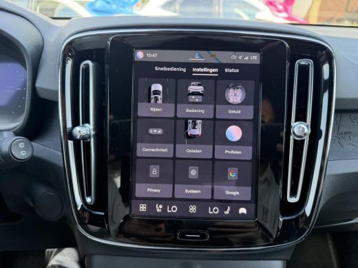 Volvo  XC40 Recharge Core 70 kWh SOH 94% VAN: 32.900,- VOOR: 30.877,- UW WKVOORDEEL: 2.023,- ActivLease financial lease