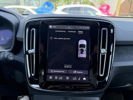 Volvo  XC40 Recharge Core 70 kWh SOH 94% VAN: 32.900,- VOOR: 30.877,- UW WKVOORDEEL: 2.023,- ActivLease financial lease
