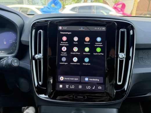 Volvo  XC40 Recharge Core 70 kWh SOH 94% VAN: 32.900,- VOOR: 30.877,- UW WKVOORDEEL: 2.023,- ActivLease financial lease