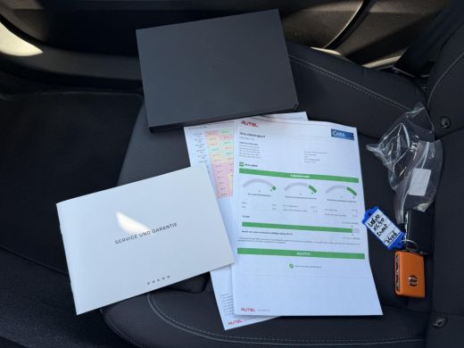 Volvo  XC40 Recharge Core 70 kWh SOH 94% VAN: 32.900,- VOOR: 30.877,- UW WKVOORDEEL: 2.023,- ActivLease financial lease