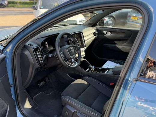 Volvo  XC40 Recharge Core 70 kWh SOH: 96% VAN: 32.900,- VOOR: 30.877,- UW WKVOORDEEL: 2.023,- | DEALER ONDERH... ActivLease financial lease