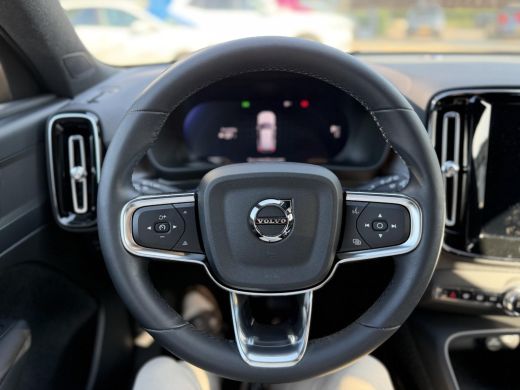Volvo  XC40 Recharge Core 70 kWh SOH: 96% VAN: 32.900,- VOOR: 30.877,- UW WKVOORDEEL: 2.023,- | DEALER ONDERH... ActivLease financial lease