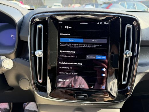 Volvo  XC40 Recharge Core 70 kWh SOH: 96% VAN: 32.900,- VOOR: 30.877,- UW WKVOORDEEL: 2.023,- | DEALER ONDERH... ActivLease financial lease