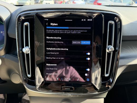 Volvo  XC40 Recharge Core 70 kWh SOH: 96% VAN: 32.900,- VOOR: 30.877,- UW WKVOORDEEL: 2.023,- | DEALER ONDERH... ActivLease financial lease