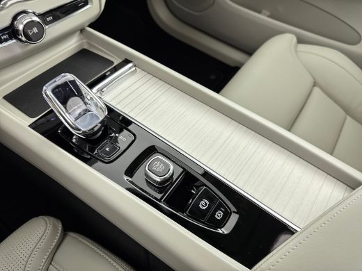 Volvo  XC60 T8 Plug-in hybrid AWD Ultra Dark Exec. Ed. | 22" | Heico Diffusor | Getint & Gelamineerd Glas | A... ActivLease financial lease
