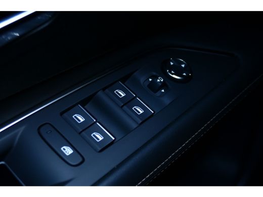 Peugeot 3008 1.2 PURETECH 130PK GT PACK AUTOMAAT / ALCANTARA / CAMERA V+A / TREKHAAK /19"LMV / KEYLESS / FULL-... ActivLease financial lease