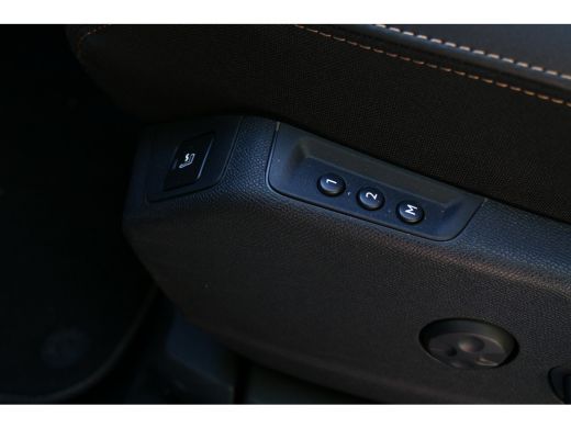 Peugeot 3008 1.2 PURETECH 130PK GT PACK AUTOMAAT / ALCANTARA / CAMERA V+A / TREKHAAK /19"LMV / KEYLESS / FULL-... ActivLease financial lease
