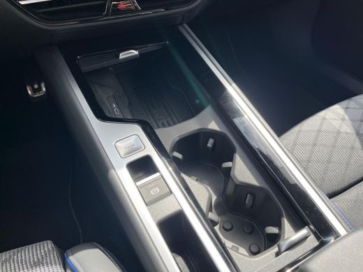 Volkswagen Passat Variant 1.5 eHybrid R-Line | Pano | Trekhaak | 5J fabrieksgarantie | Winterpakket | 272Pk | ActivLease financial lease