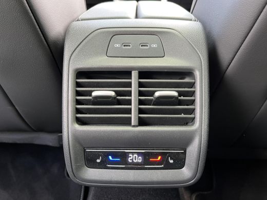 Volkswagen Passat Variant 1.5 eHybrid R-Line | Pano | Trekhaak | 5J fabrieksgarantie | Winterpakket | 272Pk | ActivLease financial lease