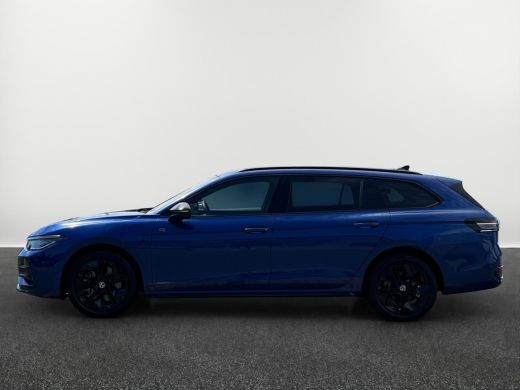 Volkswagen Passat Variant 1.5 eHybrid R-Line | Pano | Trekhaak | 5J fabrieksgarantie | Winterpakket | 272Pk | ActivLease financial lease