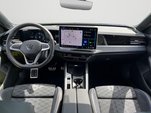 Volkswagen Passat Variant 1.5 eHybrid R-Line | Pano | Trekhaak | 5J fabrieksgarantie | Winterpakket | 272Pk | ActivLease financial lease