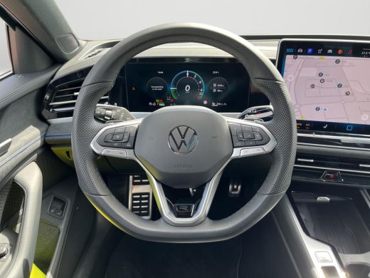 Volkswagen Passat Variant 1.5 eHybrid R-Line | Pano | Trekhaak | 5J fabrieksgarantie | Winterpakket | 272Pk | ActivLease financial lease