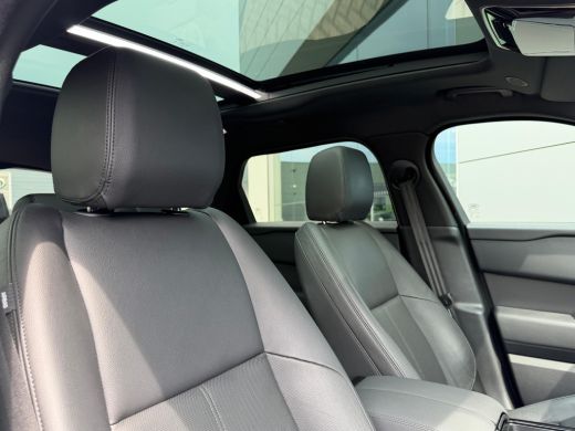 Land Rover Range Rover Velar P400e AWD Dynamic SE | Black Pack | Pano | Cold Climate | 20 Inch | Adaptive Cruise Control ActivLease financial lease