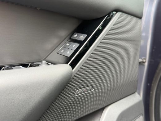 Land Rover Range Rover Velar P400e AWD Dynamic SE | Black Pack | Pano | Cold Climate | 20 Inch | Adaptive Cruise Control ActivLease financial lease
