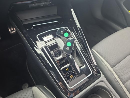 Volkswagen Golf 1.5 eHybrid GTE | PHEV | 272PK | Trekhaak | Leder | Pano | 5J garantie | VOL!! | ActivLease financial lease