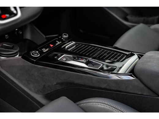 Audi Q6 e-tron S edition quattro 100 kWh 285 kW | Trekhaak | Luchtvering | B&O | Head-up | Panoramadak ActivLease financial lease
