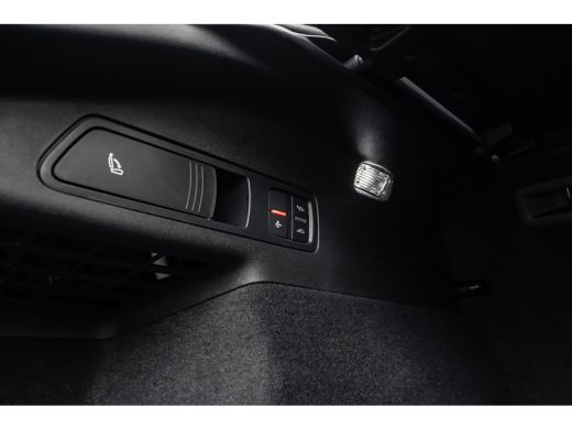 Audi Q6 e-tron S edition quattro 100 kWh 285 kW | Trekhaak | Luchtvering | B&O | Head-up | Panoramadak ActivLease financial lease