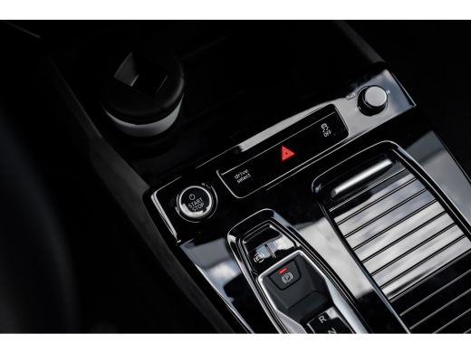Audi Q6 e-tron S edition quattro 100 kWh 285 kW | Trekhaak | Luchtvering | B&O | Head-up | Panoramadak ActivLease financial lease