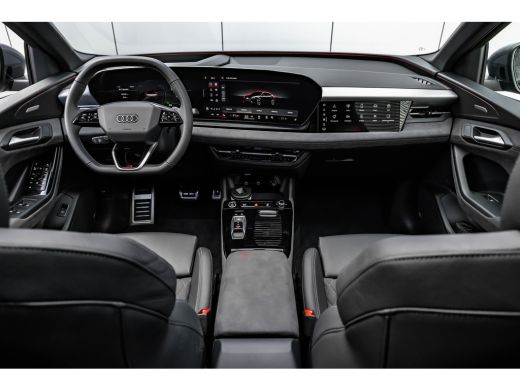 Audi Q6 e-tron S edition quattro 100 kWh 285 kW | Trekhaak | Luchtvering | B&O | Head-up | Panoramadak ActivLease financial lease