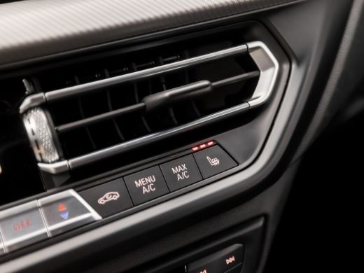 BMW 1 Serie 118i M Sport High Executive Automaat (KUIPSTOELEN, M PAKKET, APPLE CARPLAY, CAMERA, GETINT GLAS, ... ActivLease financial lease