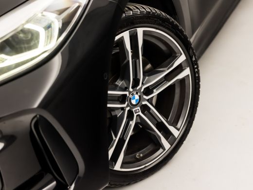 BMW 1 Serie 118i M Sport High Executive Automaat (KUIPSTOELEN, M PAKKET, APPLE CARPLAY, CAMERA, GETINT GLAS, ... ActivLease financial lease