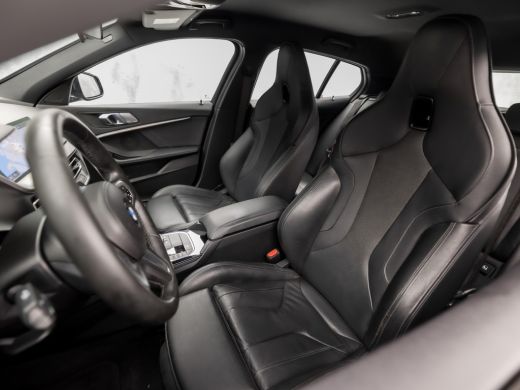 BMW 1 Serie 118i M Sport High Executive Automaat (KUIPSTOELEN, M PAKKET, APPLE CARPLAY, CAMERA, GETINT GLAS, ... ActivLease financial lease