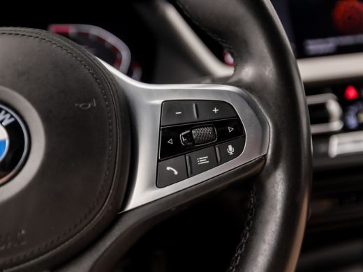 BMW 1 Serie 118i M Sport High Executive Automaat (KUIPSTOELEN, M PAKKET, APPLE CARPLAY, CAMERA, GETINT GLAS, ... ActivLease financial lease