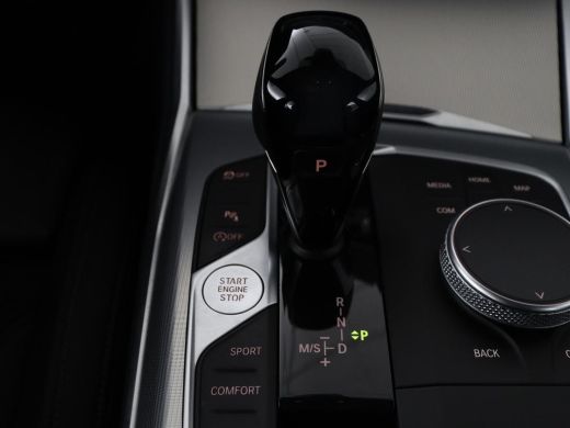 BMW 3 Serie 320i Executive Edition | Sport Line | Trekhaak | Harman/Kardon | Sfeerverlichting | Carplay | Hal... ActivLease financial lease