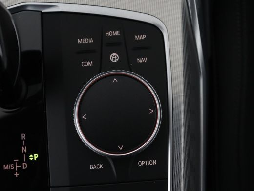 BMW 3 Serie 320i Executive Edition | Sport Line | Trekhaak | Harman/Kardon | Sfeerverlichting | Carplay | Hal... ActivLease financial lease