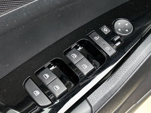 Kia Sportage 1.6 T-GDi Plug-in Hybrid 265pk AWD DynamicLine CAMERA | CARPLAY & NAVI | AD-CRUISE ActivLease financial lease