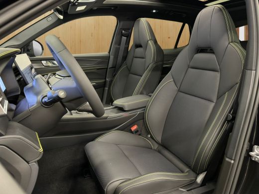 Lynk & Co 01 More | Panoramadak | 360 camera | Stoel + Stuurverwarming |Adaptieve cruise control | BLIS | ActivLease financial lease