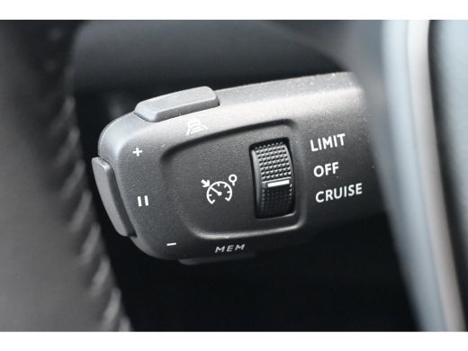 Peugeot 2008 1.2 Hybrid 145 Allure Tot 8 Jaar Garantie! | Navigatie | Achteruitrijcamera | Draadloos Apple Car... ActivLease financial lease
