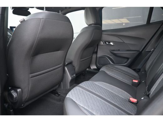 Peugeot 2008 1.2 Hybrid 145 Allure Tot 8 Jaar Garantie! | Navigatie | Achteruitrijcamera | Draadloos Apple Car... ActivLease financial lease