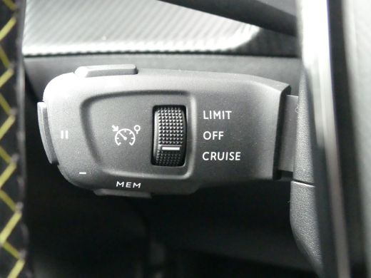 Peugeot 208 1.2 PureTech GT Pack | TREKHAAK | CAMERA | ADAPTIVE CRUISE | DODEHOEKDETECTIE | STOELVERWARMING |... ActivLease financial lease