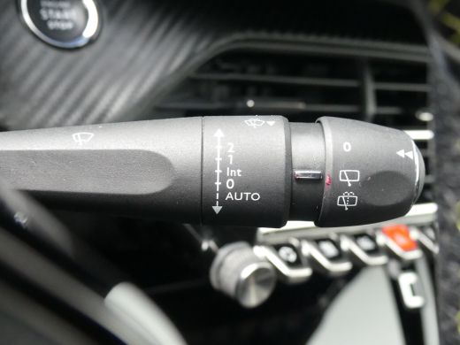 Peugeot 208 1.2 PureTech GT Pack | TREKHAAK | CAMERA | ADAPTIVE CRUISE | DODEHOEKDETECTIE | STOELVERWARMING |... ActivLease financial lease