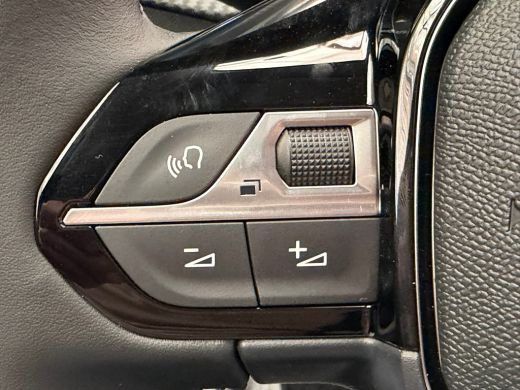 Peugeot 208 Allure | Elektrische parkeerrem | Extra getinte achterste zijruiten en achterruit | Extra getinte... ActivLease financial lease