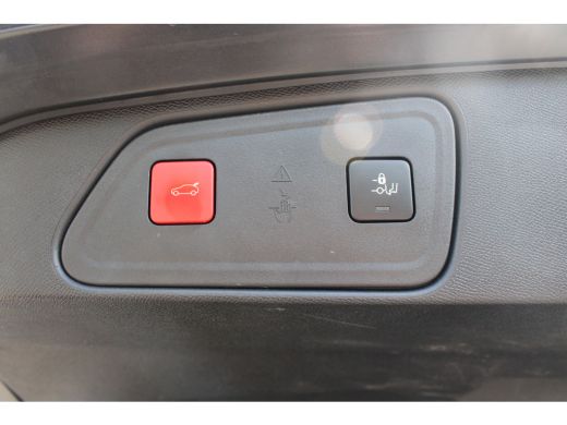 Peugeot 3008 1.2 PureTech EAT8 GT Pack Business | Automaat | Panorama/schuifdak | Black Pack | Trekhaak | Stoe... ActivLease financial lease