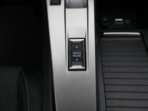 Peugeot 308 1.6 HYbrid 180 Allure Pack Business PHEV | 360 Graden Camera | Dodehoekbewaking | Stoel en Stuur ... ActivLease financial lease