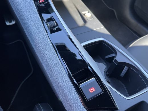 Peugeot 5008 1.6 Plug-in Hybrid 195 GT 7p 8 Jaar Garantie | Full LED | Stoel+Stuurverwarming | Keyless | 360* ... ActivLease financial lease