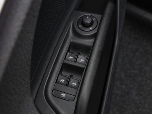Skoda Enyaq iV 80 204 Pk | Stoel/Stuurverwarming | Adaptive Cruise | Camera | Warmtepomp | Half Leer | CarPlay |... ActivLease financial lease