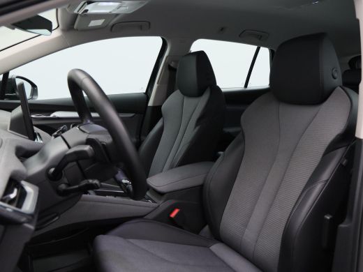 Skoda Enyaq iV 80 204 Pk | Stoel/Stuurverwarming | Adaptive Cruise | Camera | Warmtepomp | Half Leer | CarPlay |... ActivLease financial lease