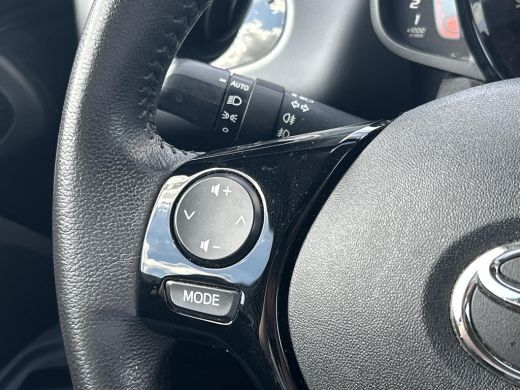 Toyota Aygo 1.0 VVT-i x-joy **CLIMATE CONTROL/ APPLE CARPLAY/ LM VELGEN** ActivLease financial lease