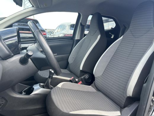 Toyota Aygo 1.0 VVT-i x-joy **CLIMATE CONTROL/ APPLE CARPLAY/ LM VELGEN** ActivLease financial lease