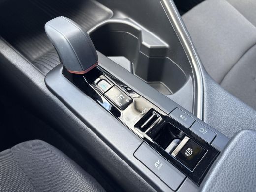 Toyota C-HR 1.8 Hybrid 140 Dynamic **KEYLESS/ DODEHOEK DETECTIE/ PARKEERSENSOREN** ActivLease financial lease