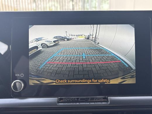 Toyota C-HR 2.0 Plug-in Hybrid 220 Dynamic **DODEHOEK DETECTIE/ PARKEERSENSOREN/ STUURVERWARMING** ActivLease financial lease