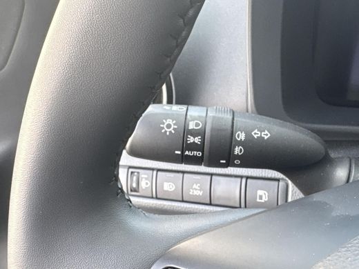Toyota C-HR 2.0 Plug-in Hybrid 220 Dynamic **DODEHOEK DETECTIE/ PARKEERSENSOREN/ STUURVERWARMING** ActivLease financial lease